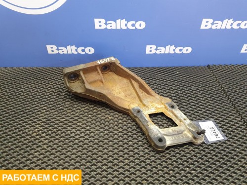 Кронштейн брызговика правый